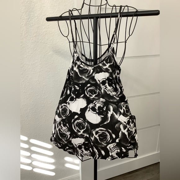 Nice Collection Skull Print Blouse.  Size M - Picture 2 of 6